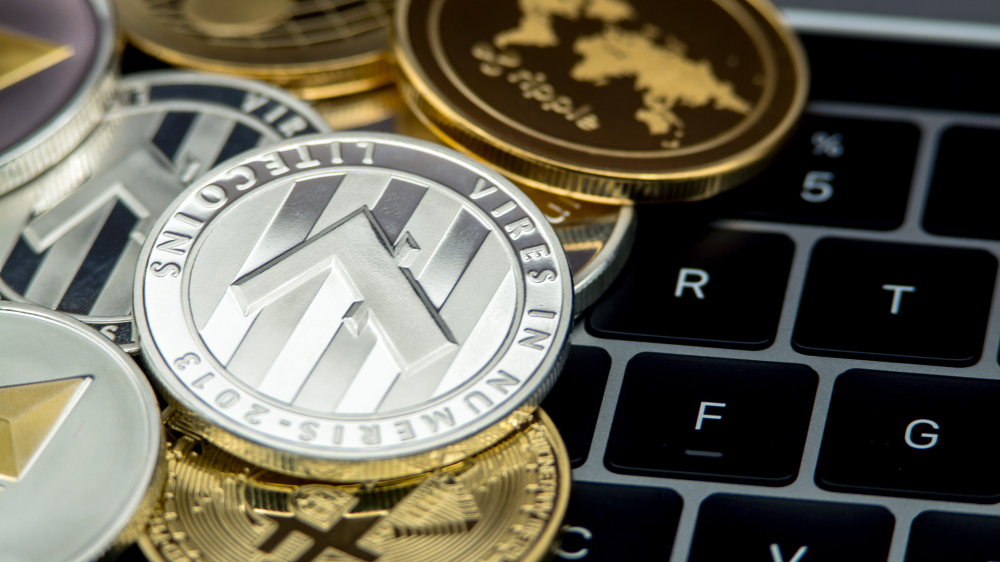 Altcoiny – czym są i jak w nie inwestować w 2025 roku?