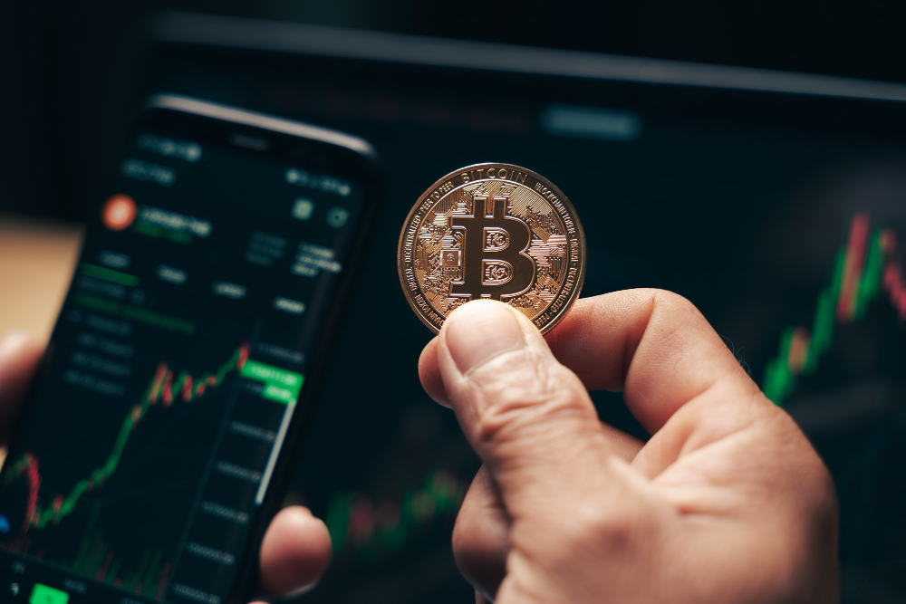 Inwestycje kryptowalutowe – jak zacząć, na co uważać, gdzie szukać okazji